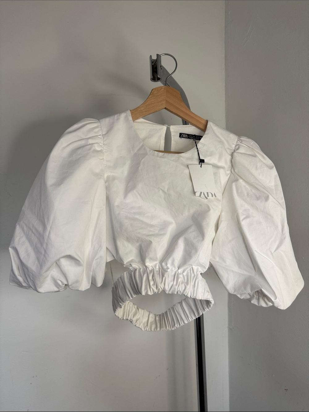 ZARA White Puff-Sleeve Cropped Blouse with Elastic Hem